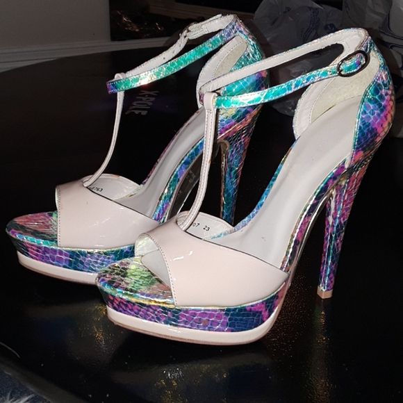 Iridescent heels - Picture 3 of 5